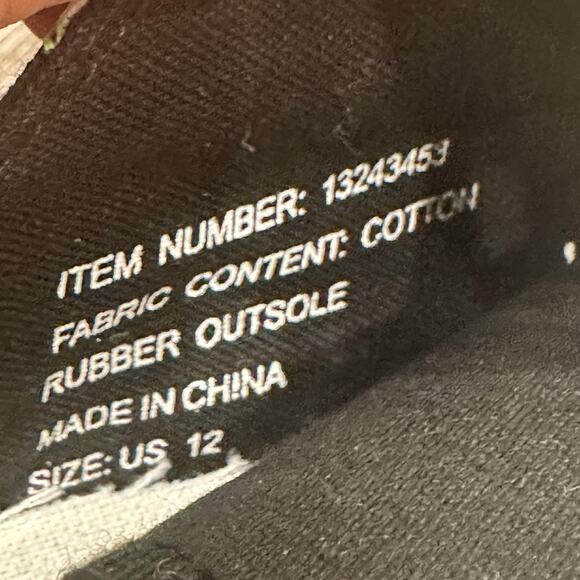 Torrid NWT Disney Pixar Toy Story Alien Neon & Black Canvas Sneaker - Extra Wide - Picture 14 of 15